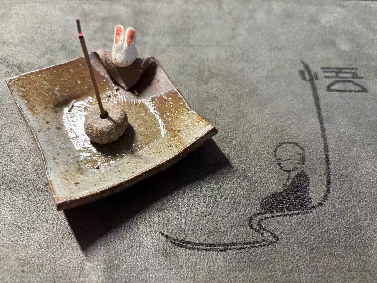Handmade Ceramic Incense Holder – Cute Animal Figurine Incense Burner for Home Decor