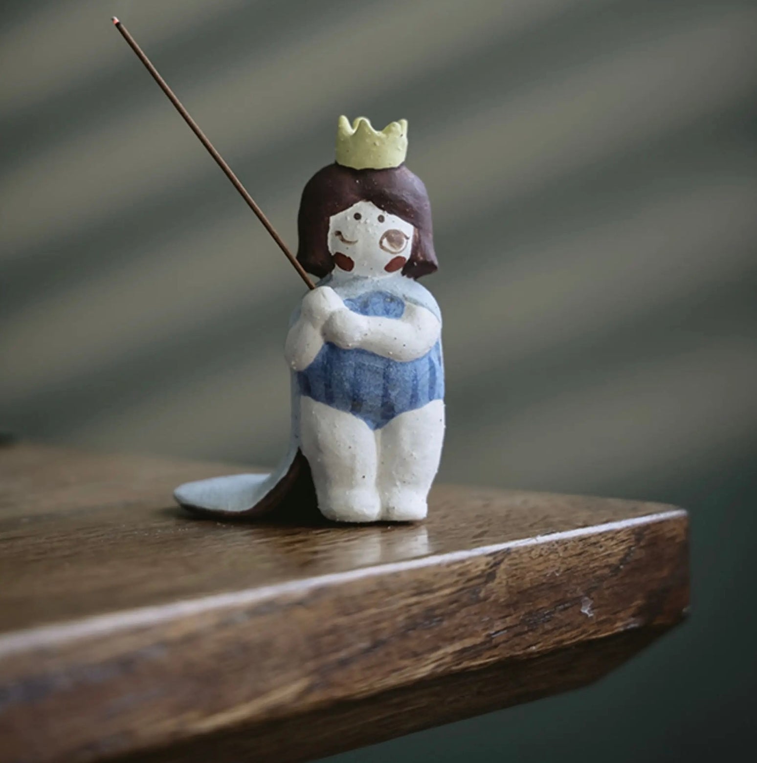 Little Girl Raw-Ore Ceramic Incense Holder | Hand-Pinched Coarse Pottery Figurine
