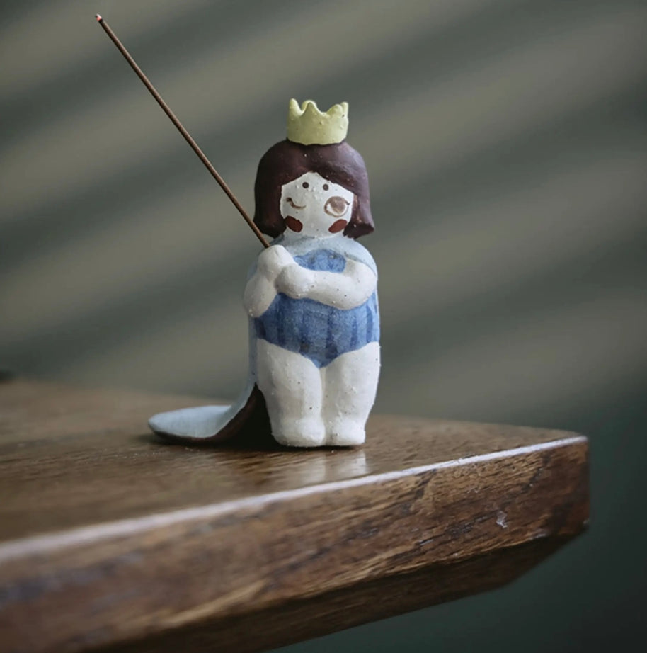 Little Girl Raw-Ore Ceramic Incense Holder | Hand-Pinched Coarse Pottery Figurine