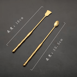 Detailed image of brass incense tool spatula and spoon, showing lengths of 16 cm and 15.5 cm respectively, on dark background