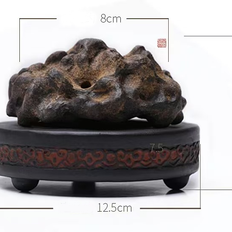 Front view of rock-form purple clay incense burner with detailed dimensions: base diameter 12.5 cm, total height 8.5 cm, and top width 8 cm
